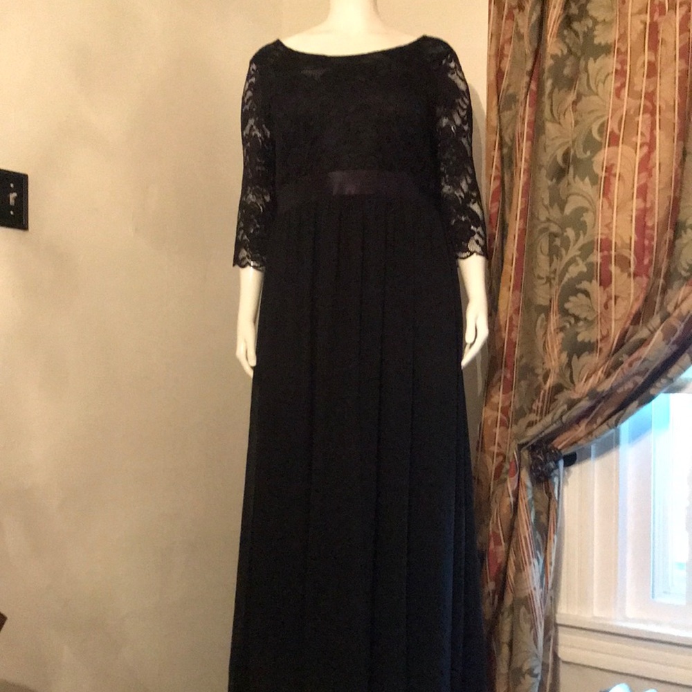 Ever pretty black event dress size 8xl  stretch fabric with lace on top.